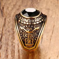 Pečatný prsteň z ocele s čiernym kamienkom, zlatá farba, gravírovanie